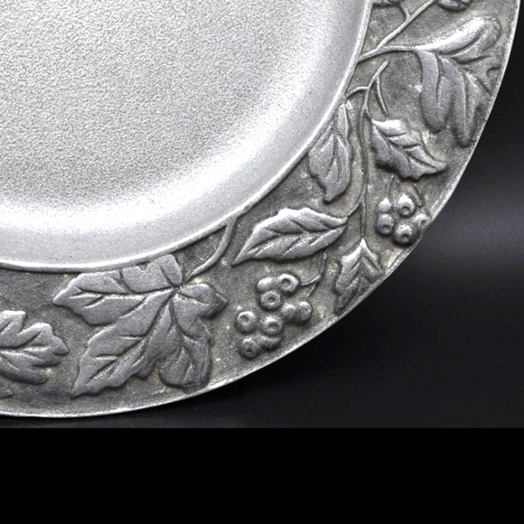 Vintage Longaberger Pewter Plate, Acorns, Berries 2001 - Picture 5 of 5
